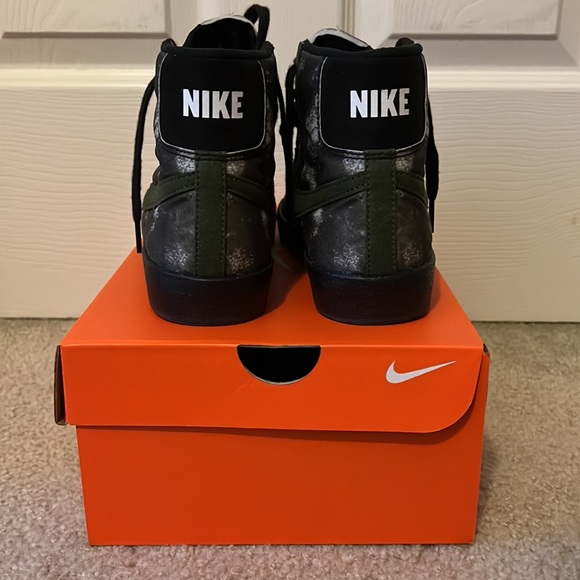 Custom made “Nike Blazer Mid '77” sneakers. - Picture 3 of 5